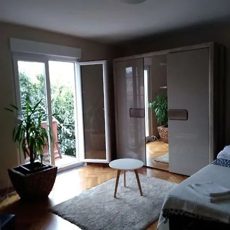 Five Minutes From City Centre شقة